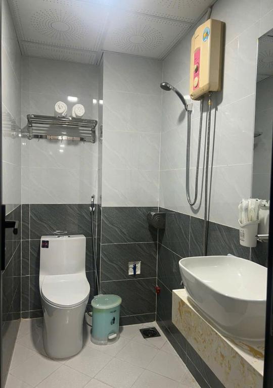 Quốc Minh Trung Hotel