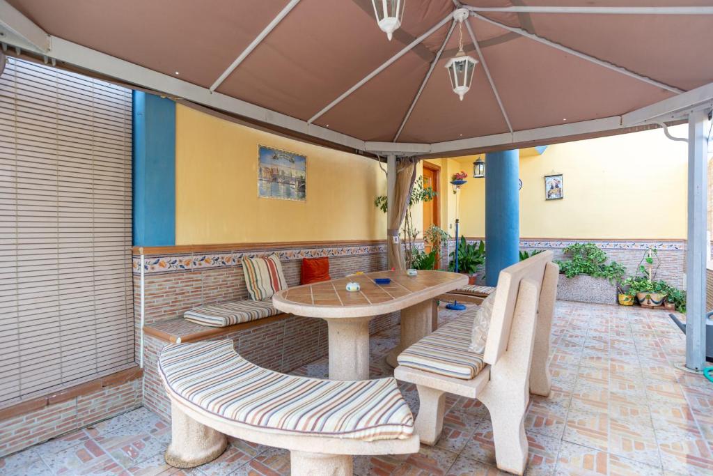 13 Guest Villa 3 min Walk to Beach BBQ Cinema Perfect for Groups - 4