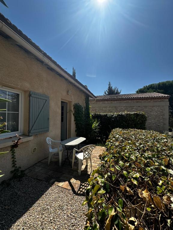 Petite maison mitoyenne, clim, rénovée, calme - 2