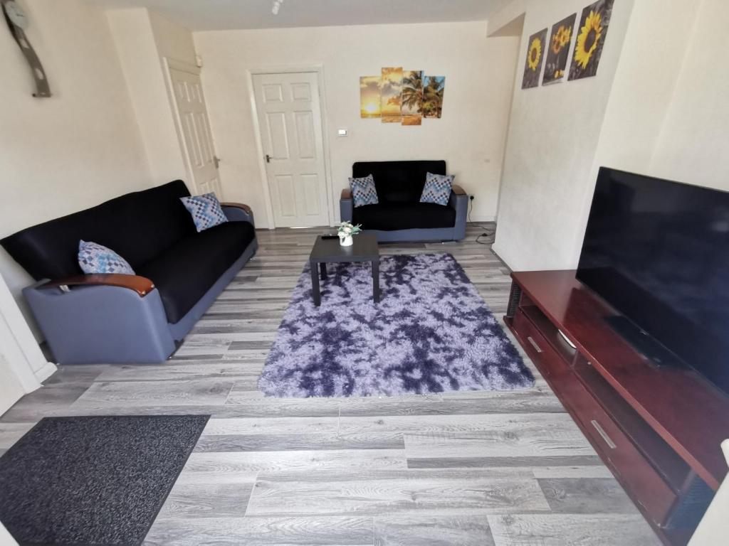 Spacious 3-bedroom home in Birmingham with driveway parking, Birmingham
