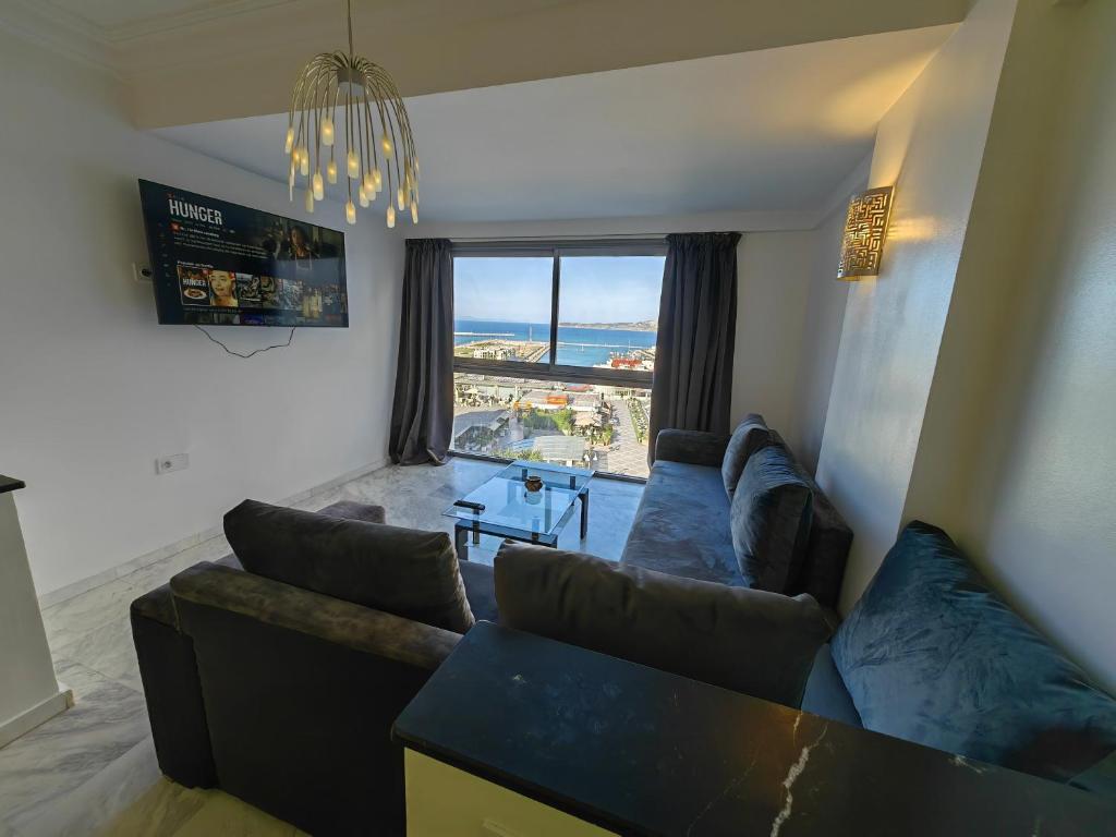 Shared lounge/TV area