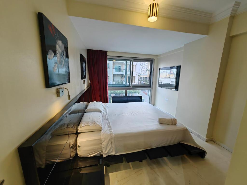 Shared lounge/TV area