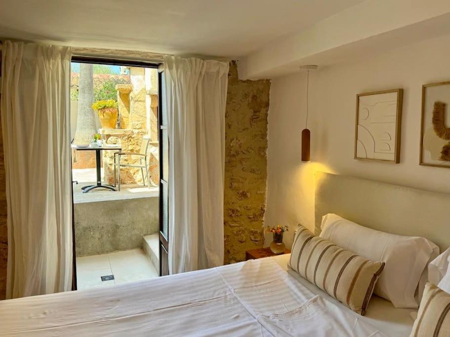 CARAGOL II, Doppelzimmer auf Finca Zenara, XXL Pool, WIFI, AC, Gemeinschaftsküche, Yoga, Manacor