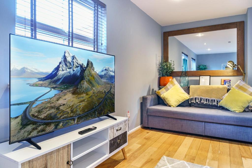 2BR Next to City Centre Queens Uni w Spa Bath Pass the Keys, Belfast