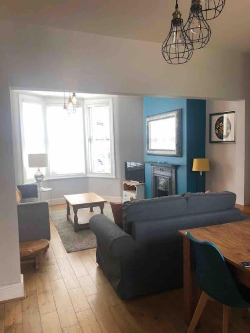 Gloucester Rd 2 mins away - Fab, new, trendy house, Bristol