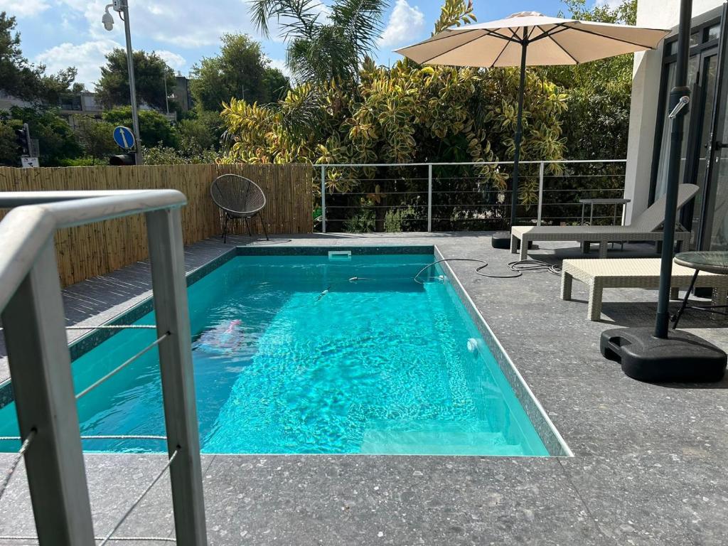 Coco villa & resort, Qiryat Ata