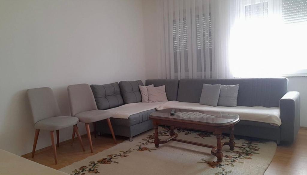 GJAKOVA - Cosy Apartment with 3,5 Bedrooms in the Best City Area, Gjakove