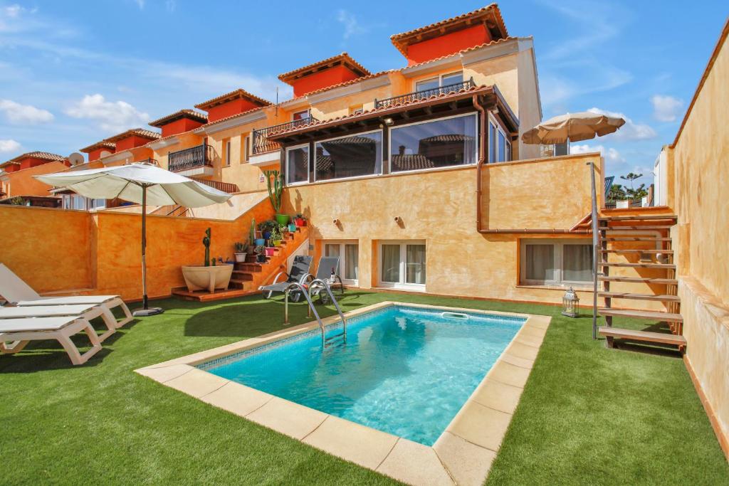 Amazing villa by the beach with private pool - 2