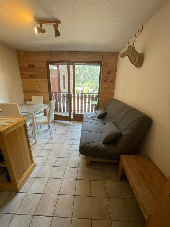 Le Pied des Pistes A13, Joli Studio tout confort 4 pers, vue vallée imprenable, DRAPS NON COMPRIS - 3