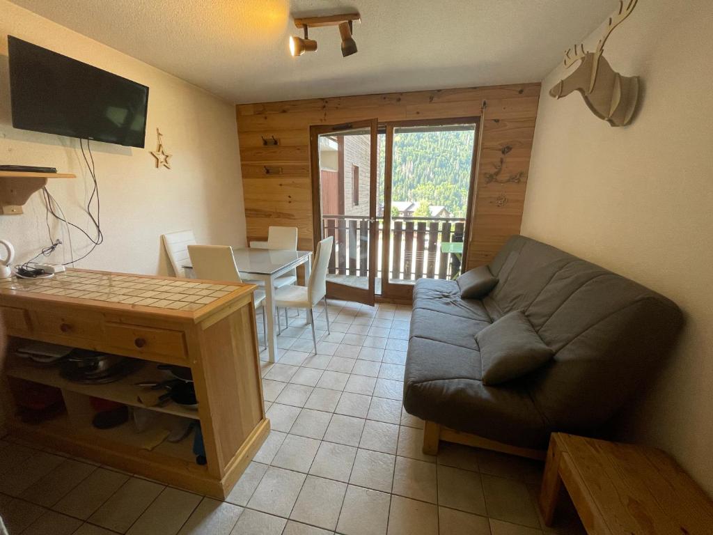 Le Pied des Pistes A13, Joli Studio tout confort 4 pers, vue vallée imprenable, DRAPS NON COMPRIS - 2