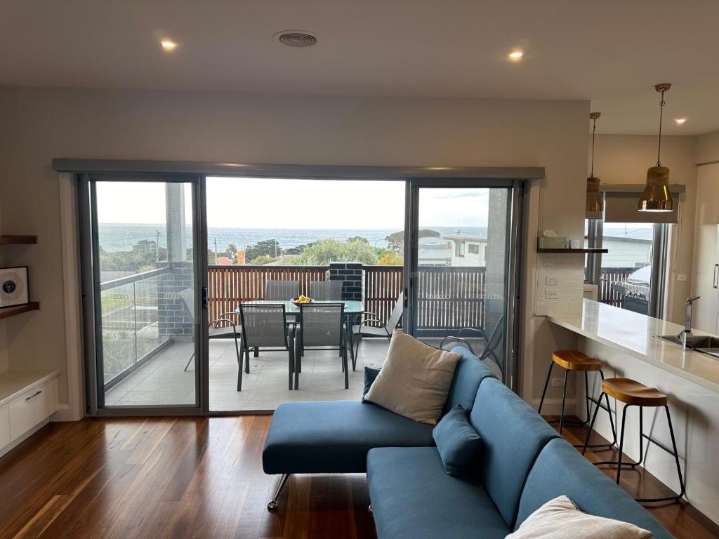 Oceans 15- Stunning Home Ocean Views close to Wineries Restaurants and Golf Course, Portarlington