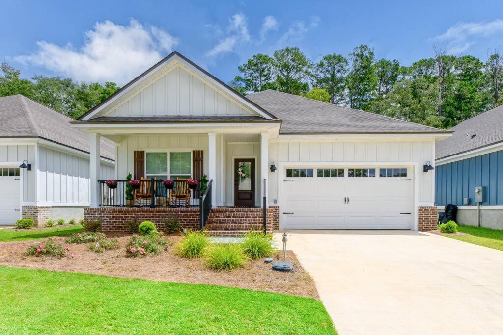 Fully-Fenced Backyard l Perfect for Families and Groups, Saint Peter