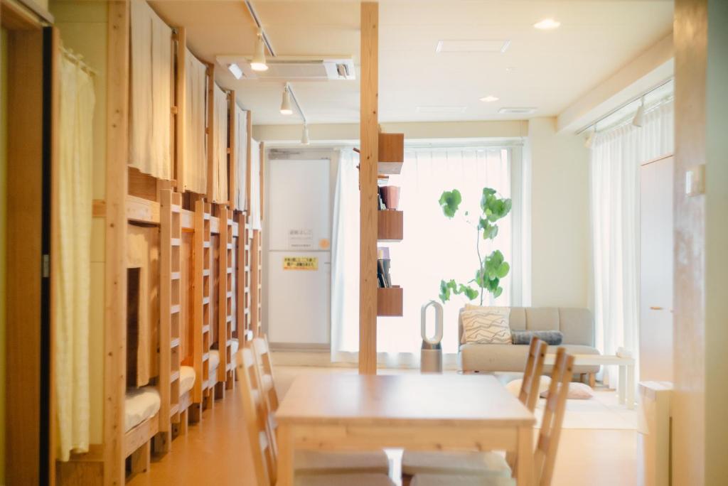 million pointz, Amami