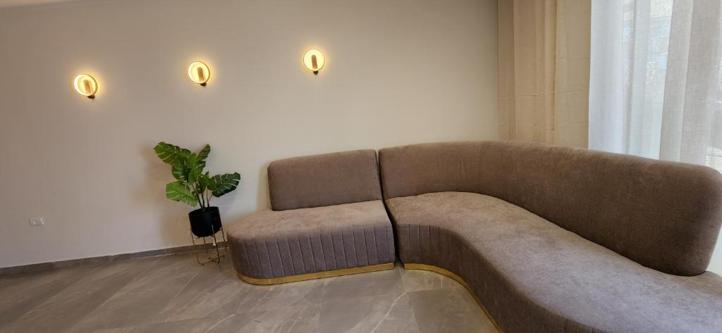 ממלכת הבוטיק, Tiberias