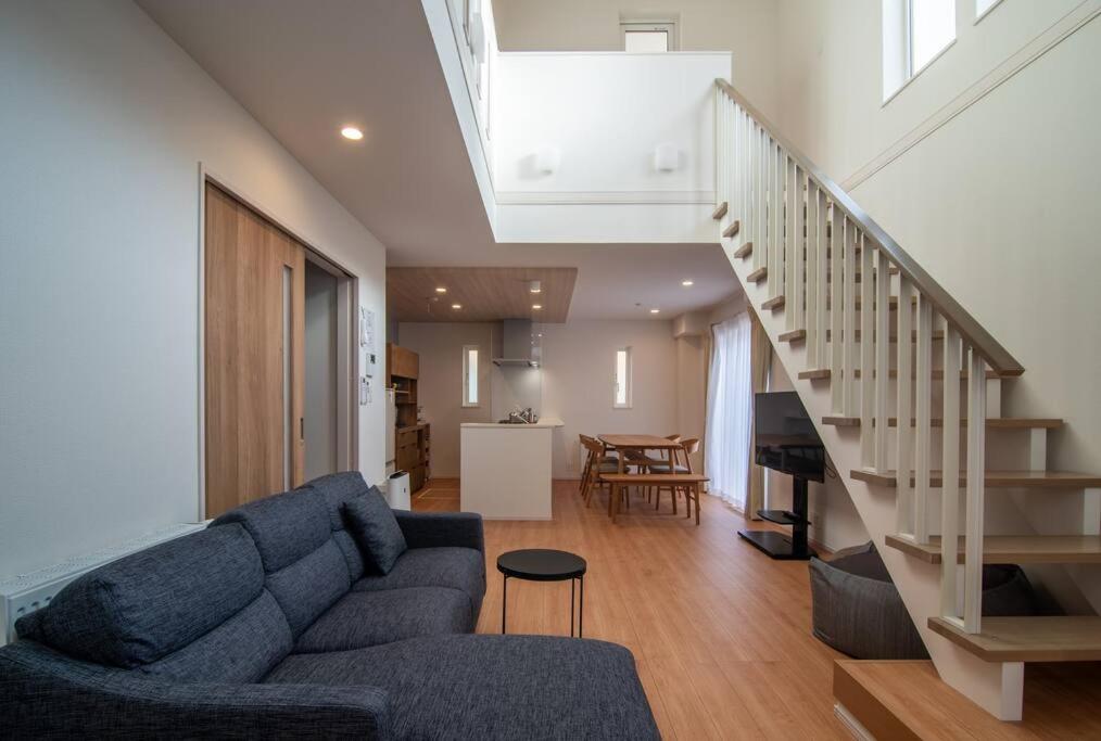 新屋 札幌中心薄野車程4分鐘 挑高設計客廳 和室空間 可停車2台 高速WiFi 豐平川河岸旁, Toyohira