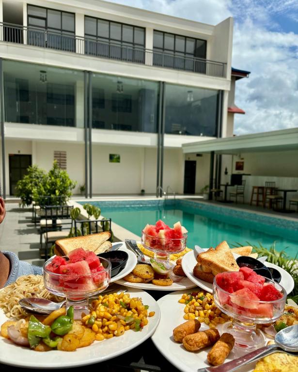 3. Hotel Gu..
