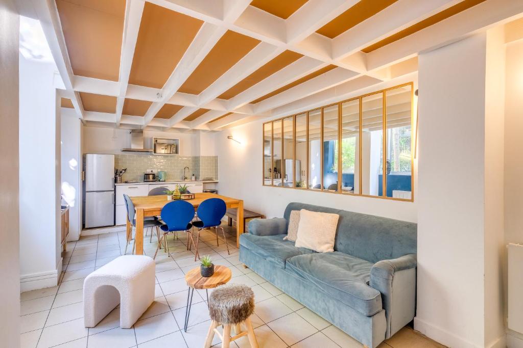 MONTMARTRE Sacré-Coeur, appartement jardin 6 à 8P - 2
