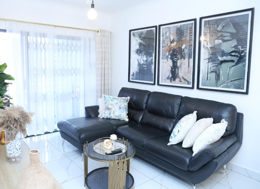 Your Entire Apartment, Kingsburgh