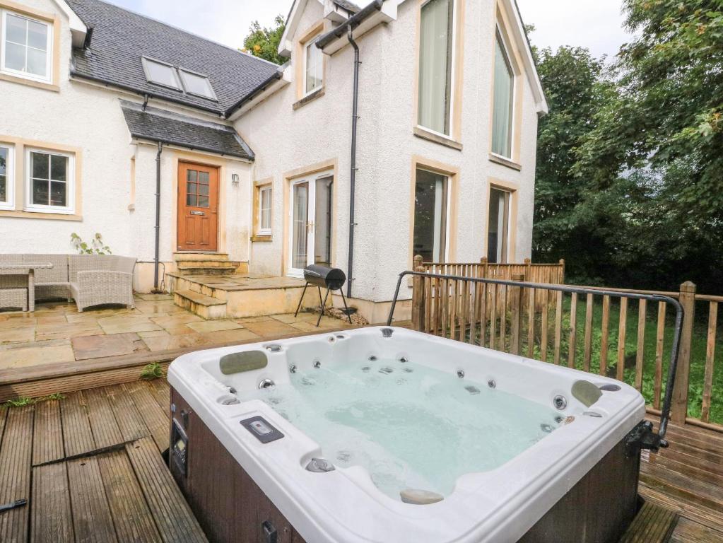 Taighean Anndra, Killin