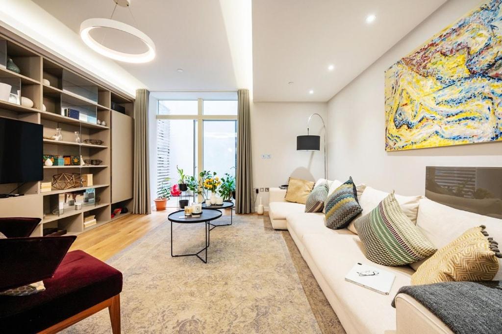 Three Bedroom, Leicester Square Duplex, Londýn