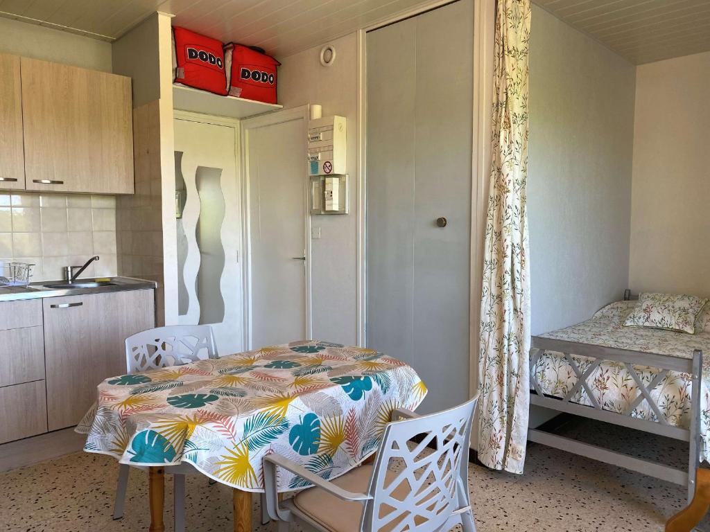 Appartement T1 avec balcon, climatisation et parking à Balaruc-les-Bains - FR-1-553-267 - 4