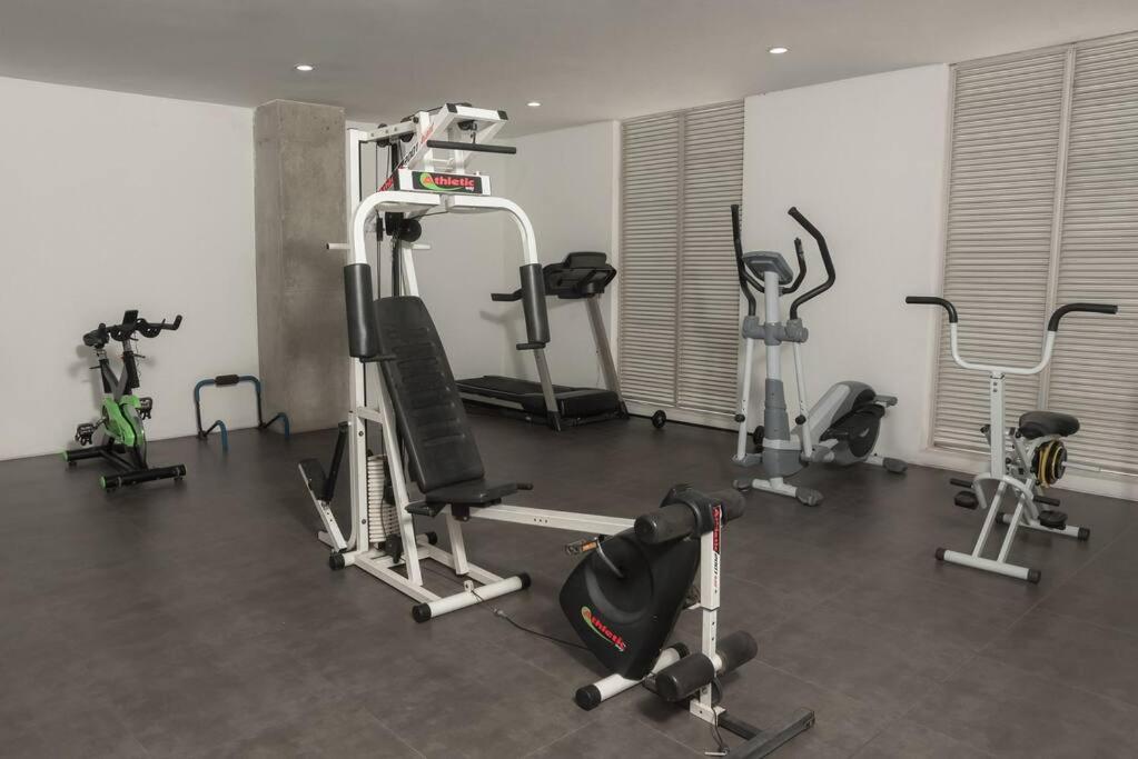 EP Stylish Apt with Pool, AC in Prime Location - 4