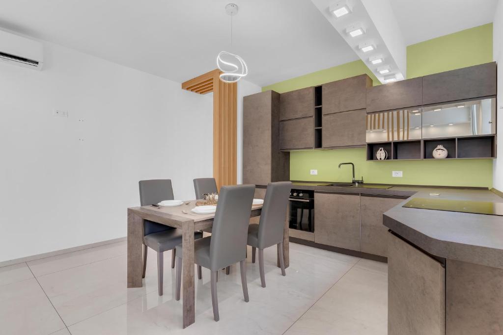 MA6 - Duomo - Luxury Large Apartment - Central - 2