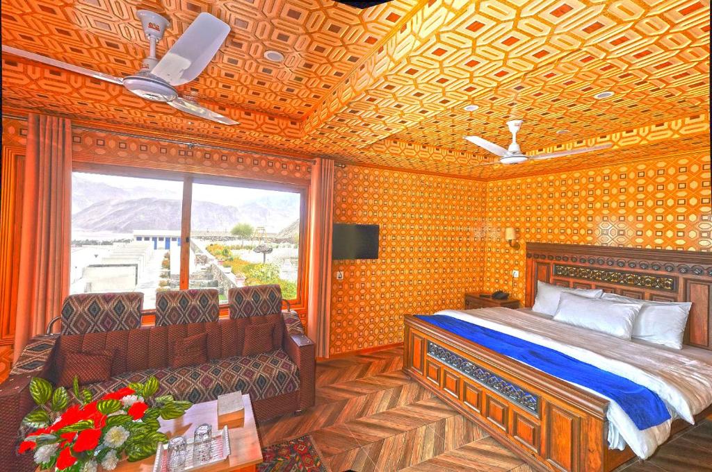 Garden, Mountain Lodge Hotel in Skardu