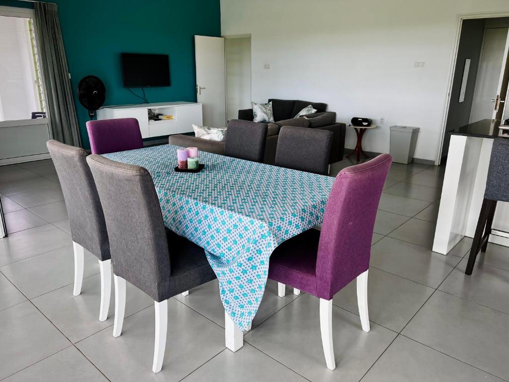 Shared lounge/TV area