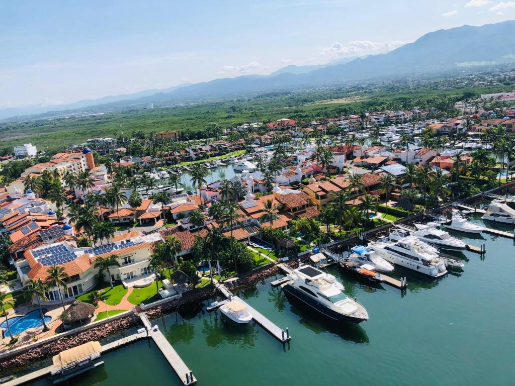 Luxurious Oceanfront condo with Unmatched Panoramic Views - 2