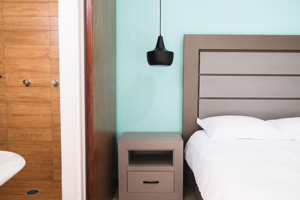 Enjoy Waves History and Comfort 2BR - 6 Guests - 1