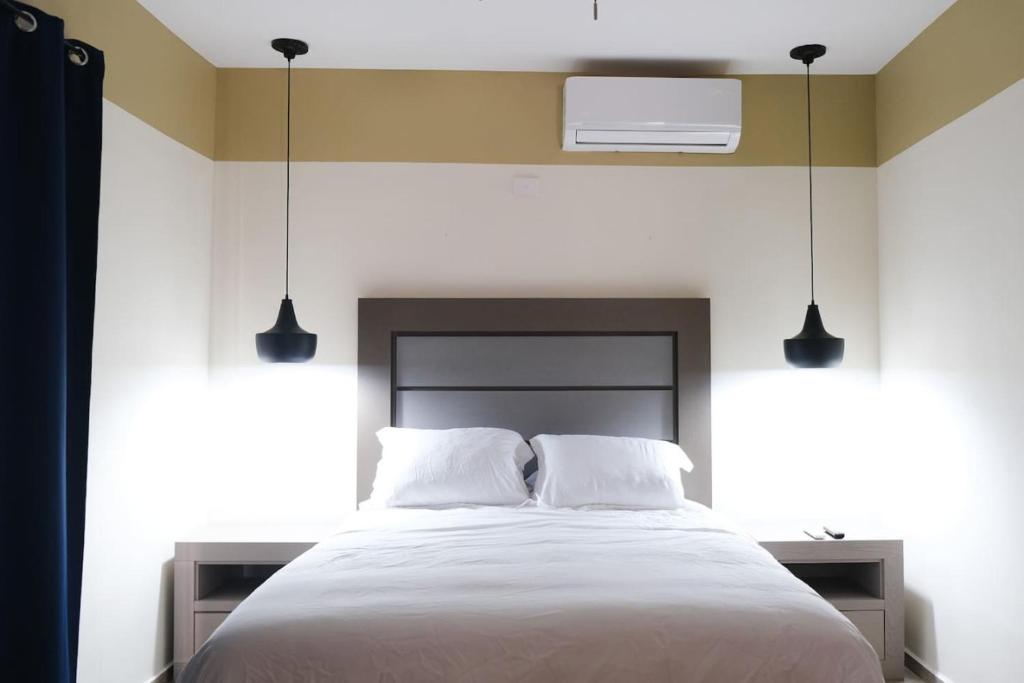 Enjoy Waves History and Comfort 2BR - 6 Guests - 4