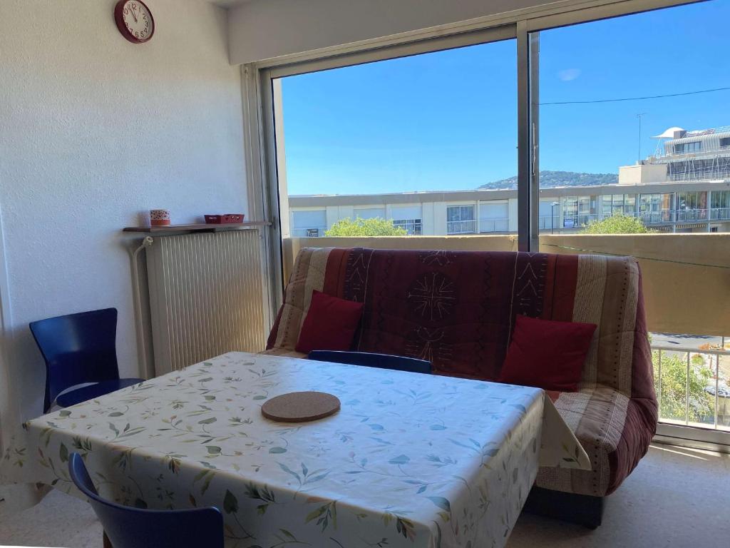 Appartement T2 ensoleillé avec parking privatif à partir de 2025, climatisation et proche des Thermes - FR-1-553-268 - 2
