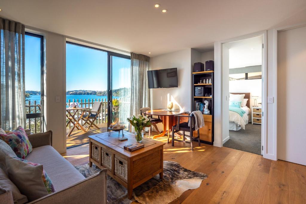 Wavesong - Stay Waiheke, Onetangi