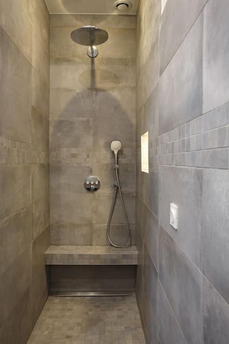 Renovated spacious Parisian apt near la Madeleine - 3