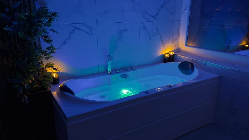 Skyline Suite Premium - CinéSpa & Vue Panoramique - 2