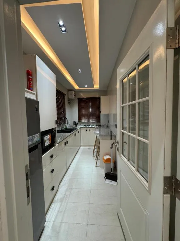 Five Palms One Bedroom Pent House Apartment, hotel in Sagisa