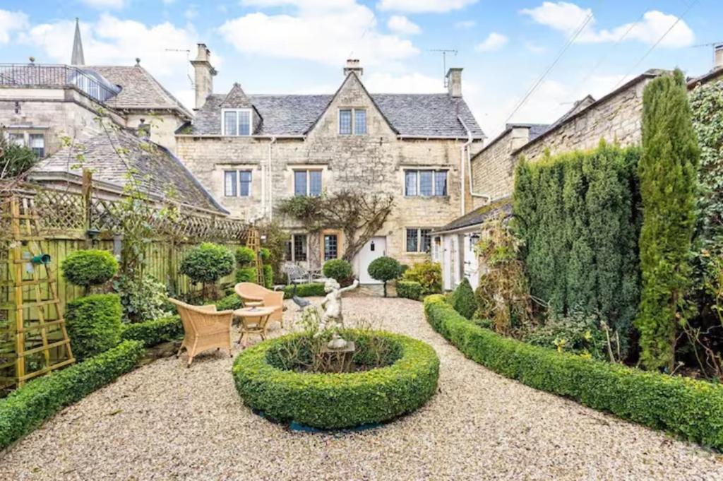 Lovedays Cottage, A Luxury 16th Century home in Painswick, Painswick
