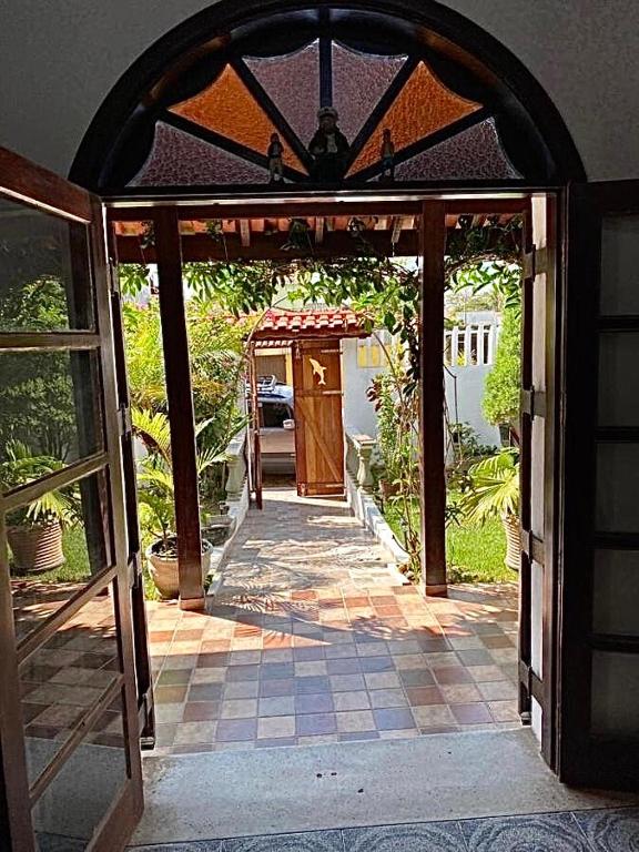 Casa Grande com 3 suítes, Peruíbe