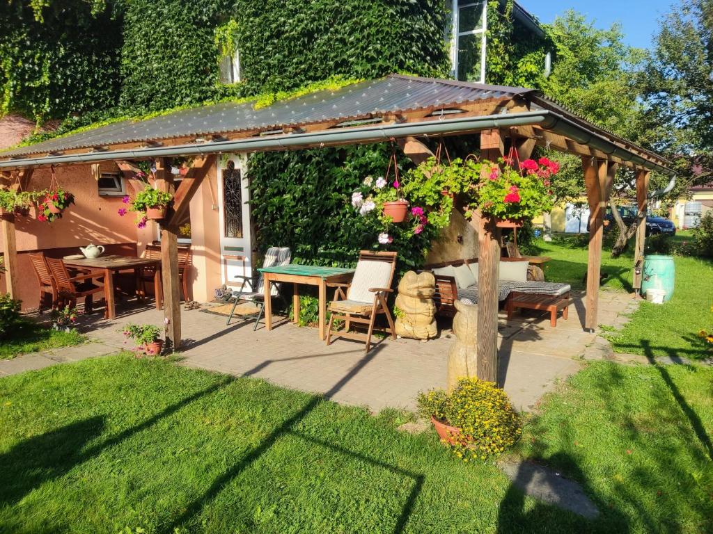 Apartment in blossom garden, Nové Město pod Smrkem