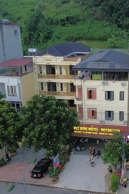 Viet Hung Hostel-motorbikes