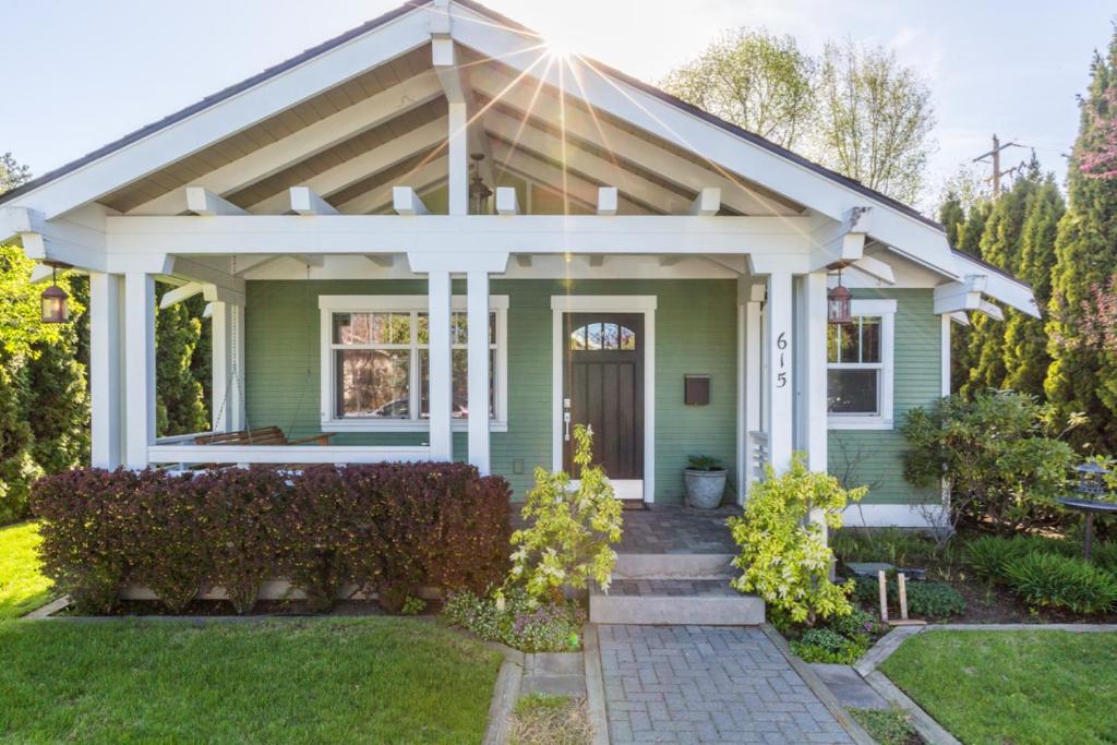 Bluebird Day - Cascadia Craftsman, Bend