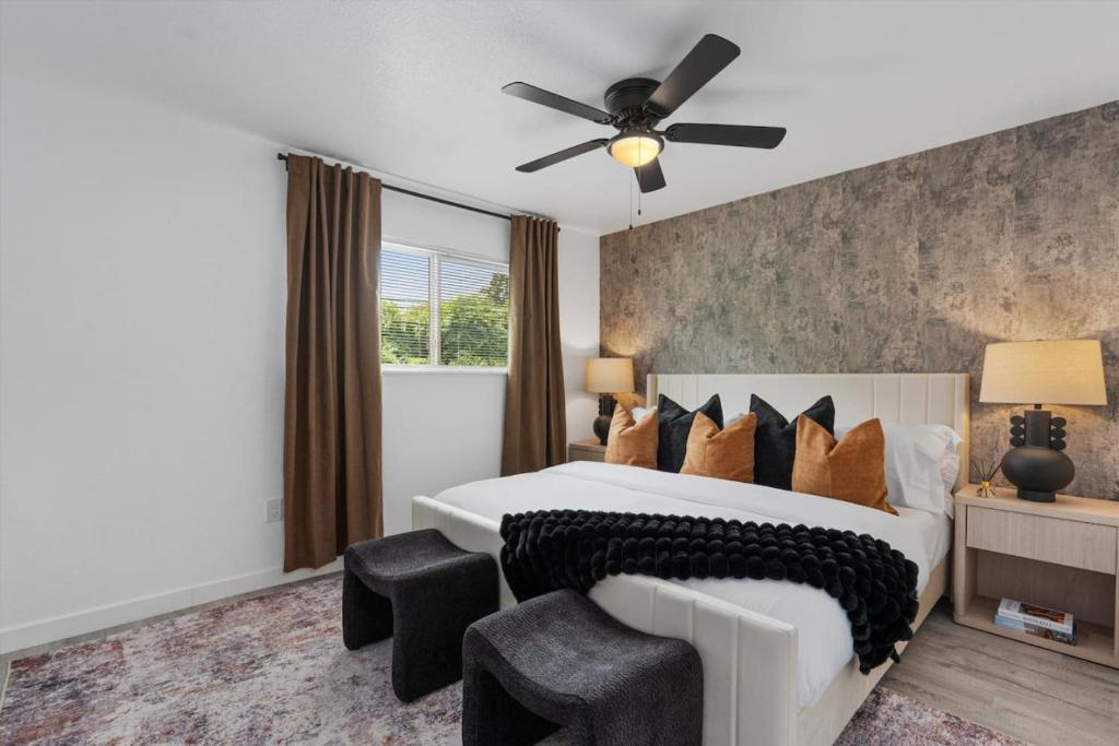 Luxurious Hidden Gem l Downtown Access l Fireplace, Austin