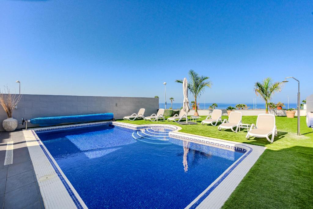 Villa Elisabetta, Luxury Villa with Heated Pool Ocean View in Adeje, Tenerife - 2