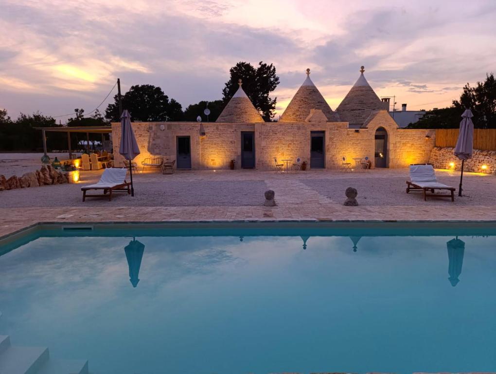 Trulli Fortunato private, heated swimming pool - 3