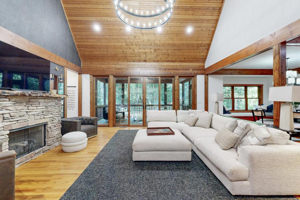 Connestee Escape, Cedar Mountain