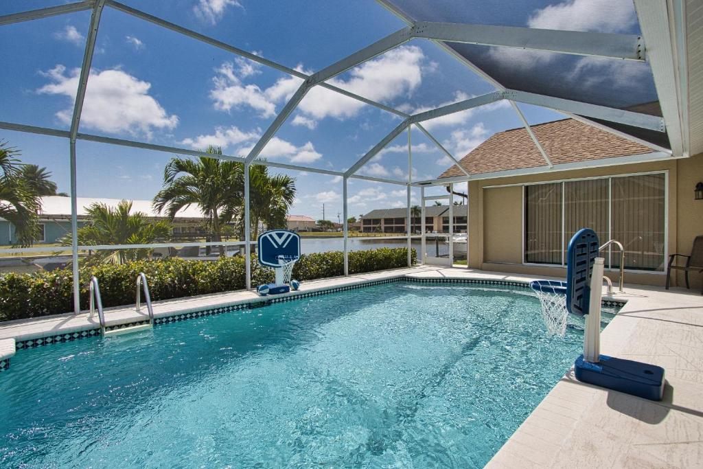 Coastal Breeze Relax and Adventure, Cape Coral