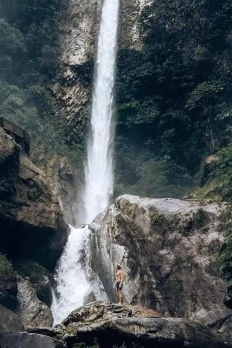 Hospedaje Baños de Agua Santa- Vista al Pailón - 5
