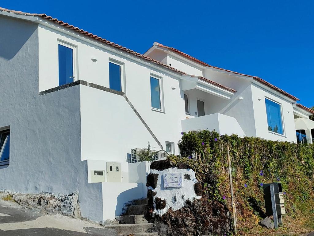 Casa dos Castanheiros - The White Cottage, Canto da Areia