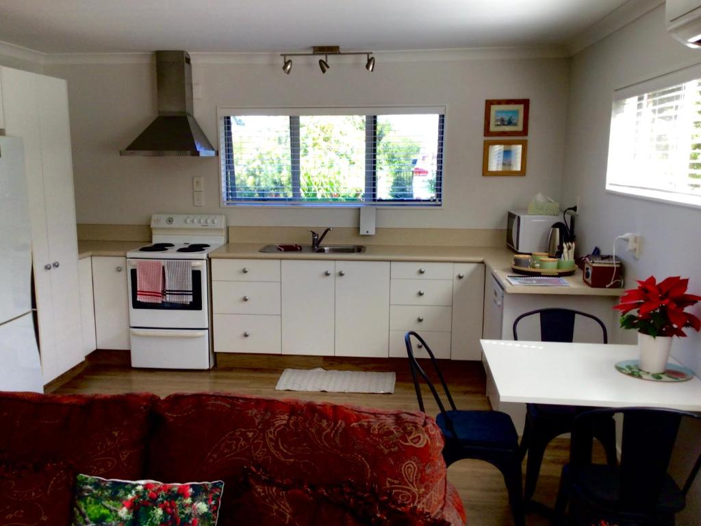 Kitchen, Bethlehem Garden Retreat in Tauranga